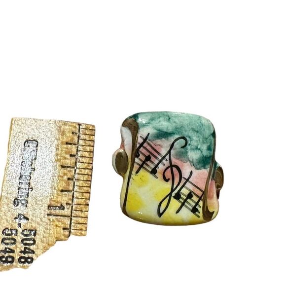 Musical theme vintage ceramic pin brooch - Picture 5 of 7